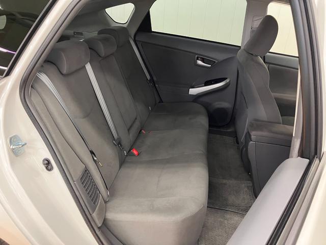 プリウスＳハイブリッド　Ｂカメラ　Ｐスタート　ステアリングスイッチ　ＥＴＣ　電動格納ミラー　パワーウインドウ　光軸調整ダイヤル　電動パーキングブレーキ　キーフリー（神奈川県）の中古車