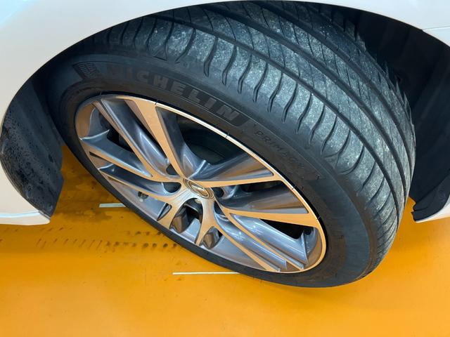 ＩＳＩＳ２００ｔ　ブラインドスポットモニター衝突被害軽減ブレーキシステム　ブラインドスポットモニター　Ｂカメラ　ステアリングスイッチ　クルーズコントロール　パドルシフト　ドライブモードセレクター　ＥＴＣ　パワーシート　オートワイパー（神奈川県）の中古車