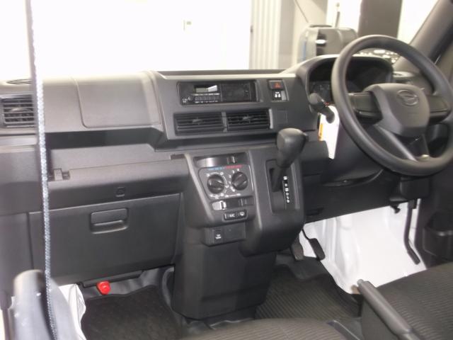 ハイゼットカーゴDXサポカーSワイド適合 ラジオ エアコン アクセサリーソケット コーナーセンサー アイドリングストップ 光軸調整ダイヤル 横滑り防止機能 誤発進抑制機能 パワーウインドウ キーレス(神奈川県)の中古車