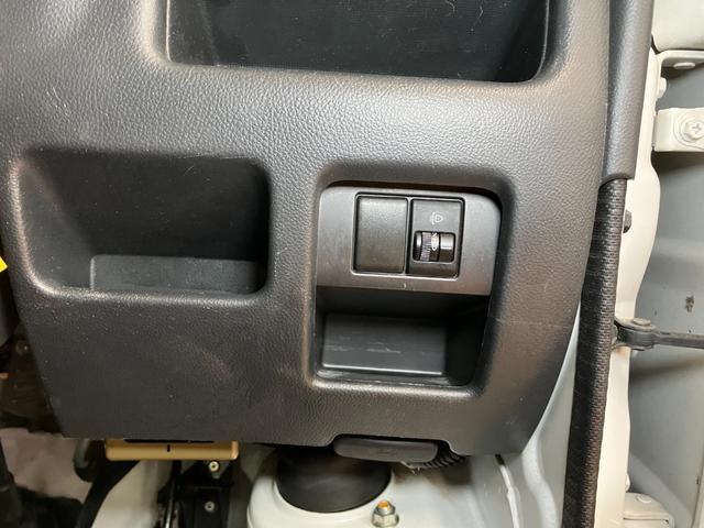 キャリイトラック頑丈ダンプ４ＷＤ　三方開　油圧シリンダー　荷台昇降　　エアコン　ラジオ　５段マニュアルシフト　光軸調整ダイヤル　パワーステアリング（神奈川県）の中古車