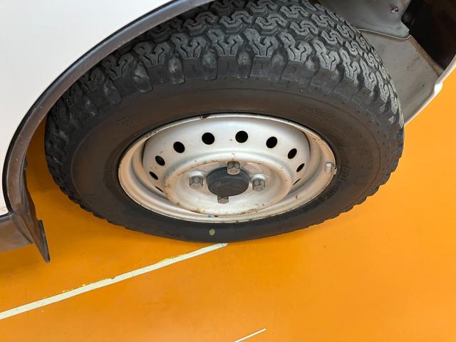 キャリイトラック頑丈ダンプ４ＷＤ　三方開　油圧シリンダー　荷台昇降　　エアコン　ラジオ　５段マニュアルシフト　光軸調整ダイヤル　パワーステアリング（神奈川県）の中古車