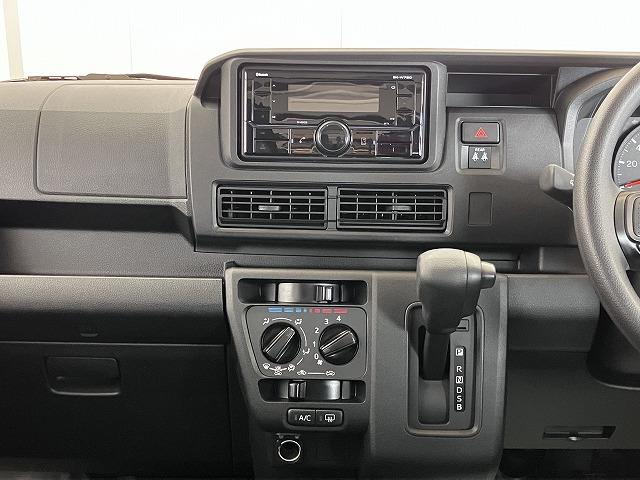 ハイゼットカーゴDXサポカーSワイド適合 Bluetoothチューナー エアコン アクセサリーソケット コーナーセンサー アイドリングストップ 光軸調整ダイヤル 横滑り防止機能 誤発進抑制機能 パワーウインドウ キーレス(神奈川県)の中古車