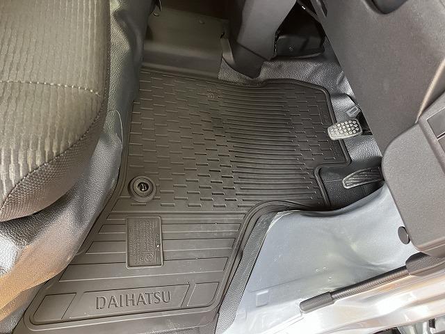 ハイゼットカーゴDXサポカーSワイド適合 Bluetoothチューナー エアコン アクセサリーソケット コーナーセンサー アイドリングストップ 光軸調整ダイヤル 横滑り防止機能 誤発進抑制機能 パワーウインドウ キーレス(神奈川県)の中古車