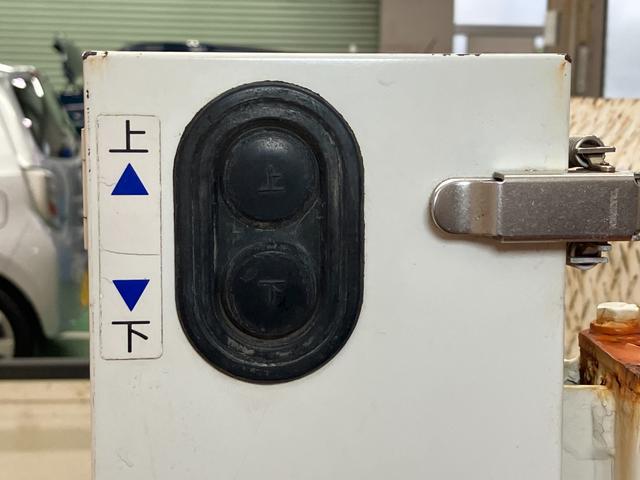 ハイゼットトラック垂直式テールリフト　ナビ　Ｂカメラ　ＥＴＣ　エアコンドラレコ　Ｂカメラ　垂直テールリフト　ナビ　エアコン　アクセサリーソケット　ＵＳＢ接続端子　ＨＤＭＩ接続端子　光軸調整ダイヤル　ＥＴＣ（神奈川県）の中古車