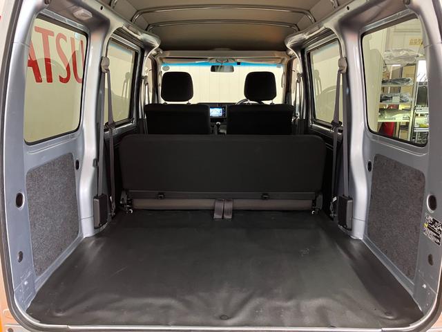 ハイゼットカーゴクルーズ雹害車　４ＷＤ　５ＭＴ　両側スライドドア　Ｂカメラ　ナビ　エアコン　アイドリングストップ　電動格納ミラー　パワーウインドウ　ＥＴＣ　スタッドレスタイヤ　キーレス（神奈川県）の中古車