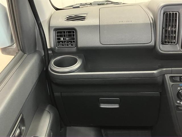ハイゼットカーゴクルーズ雹害車　４ＷＤ　５ＭＴ　両側スライドドア　Ｂカメラ　ナビ　エアコン　アイドリングストップ　電動格納ミラー　パワーウインドウ　ＥＴＣ　スタッドレスタイヤ　キーレス（神奈川県）の中古車