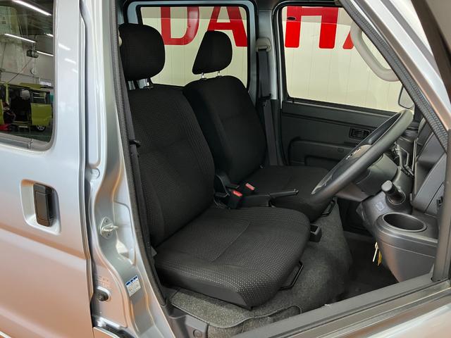 ハイゼットカーゴクルーズ雹害車　４ＷＤ　５ＭＴ　両側スライドドア　Ｂカメラ　ナビ　エアコン　アイドリングストップ　電動格納ミラー　パワーウインドウ　ＥＴＣ　スタッドレスタイヤ　キーレス（神奈川県）の中古車