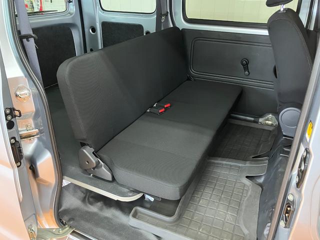 ハイゼットカーゴクルーズ雹害車　４ＷＤ　５ＭＴ　両側スライドドア　Ｂカメラ　ナビ　エアコン　アイドリングストップ　電動格納ミラー　パワーウインドウ　ＥＴＣ　スタッドレスタイヤ　キーレス（神奈川県）の中古車