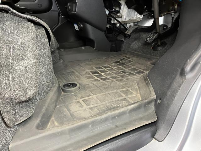 ハイゼットカーゴクルーズ雹害車　４ＷＤ　５ＭＴ　両側スライドドア　Ｂカメラ　ナビ　エアコン　アイドリングストップ　電動格納ミラー　パワーウインドウ　ＥＴＣ　スタッドレスタイヤ　キーレス（神奈川県）の中古車