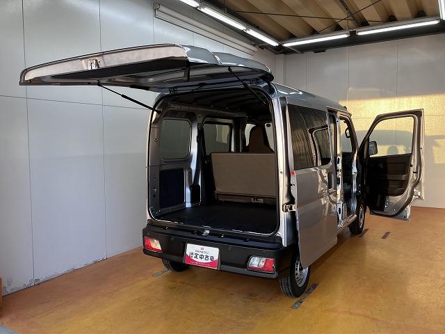 ハイゼットカーゴＤＸサポカーＳワイド適合　ディスプレイオーディオ　エアコン　アクセサリーソケット　コーナーセンサー　アイドリングストップ　光軸調整ダイヤル　横滑り防止機能　誤発進抑制機能　パワーウインドウ　キーレス（神奈川県）の中古車