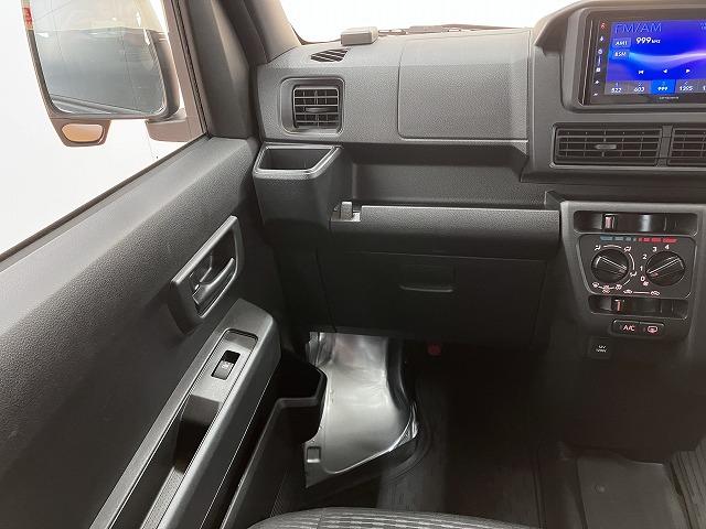 ハイゼットカーゴＤＸサポカーＳワイド適合　ディスプレイオーディオ　エアコン　アクセサリーソケット　コーナーセンサー　アイドリングストップ　光軸調整ダイヤル　横滑り防止機能　誤発進抑制機能　パワーウインドウ　キーレス（神奈川県）の中古車