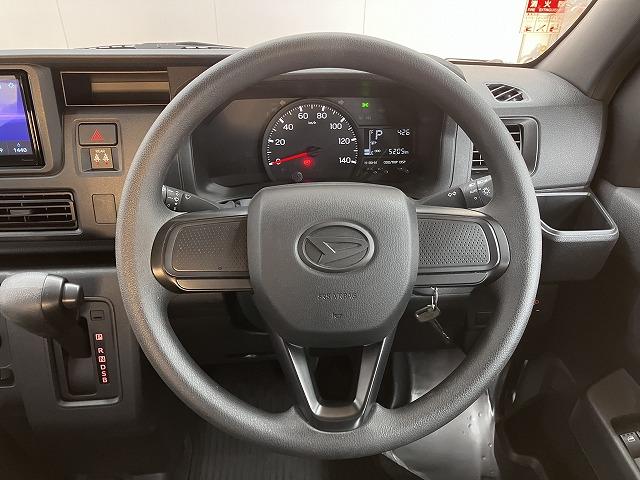 ハイゼットカーゴＤＸサポカーＳワイド適合　ディスプレイオーディオ　エアコン　アクセサリーソケット　コーナーセンサー　アイドリングストップ　光軸調整ダイヤル　横滑り防止機能　誤発進抑制機能　パワーウインドウ　キーレス（神奈川県）の中古車