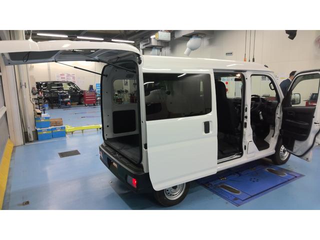 ハイゼットカーゴＤＸサポカーＳワイド適合　ラジオ　エアコン　アクセサリーソケット　コーナーセンサー　アイドリングストップ　光軸調整ダイヤル　横滑り防止機能　誤発進抑制機能　パワーウインドウ　キーレス（神奈川県）の中古車