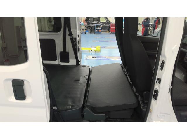 ハイゼットカーゴＤＸサポカーＳワイド適合　ラジオ　エアコン　アクセサリーソケット　コーナーセンサー　アイドリングストップ　光軸調整ダイヤル　横滑り防止機能　誤発進抑制機能　パワーウインドウ　キーレス（神奈川県）の中古車