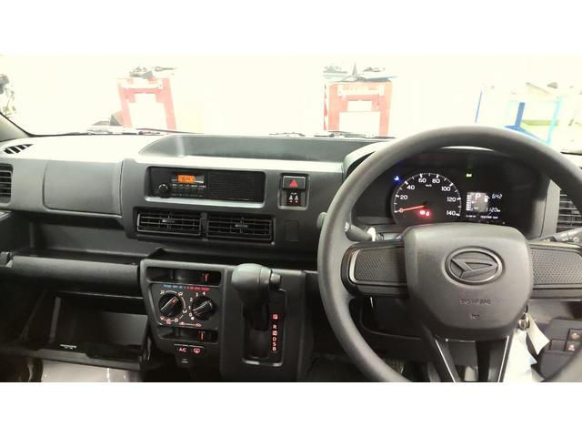 ハイゼットカーゴＤＸサポカーＳワイド適合　ラジオ　エアコン　アクセサリーソケット　コーナーセンサー　アイドリングストップ　光軸調整ダイヤル　横滑り防止機能　誤発進抑制機能　パワーウインドウ　キーレス（神奈川県）の中古車