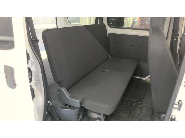 ハイゼットカーゴＤＸサポカーＳワイド適合　ラジオ　エアコン　アクセサリーソケット　コーナーセンサー　アイドリングストップ　光軸調整ダイヤル　横滑り防止機能　誤発進抑制機能　パワーウインドウ　キーレス（神奈川県）の中古車