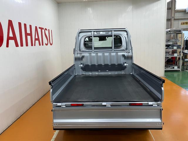 ハイゼットトラックスタンダード４ＷＤ　サポカーＳワイド適合　三方開　ゴムマット　ラジオ　エアコン　光軸調整ダイヤル　コーナーセンサー　アイドリングストップ　横滑り防止機能　誤発進抑制機能　アクセサリーソケット　ＥＴＣ（神奈川県）の中古車