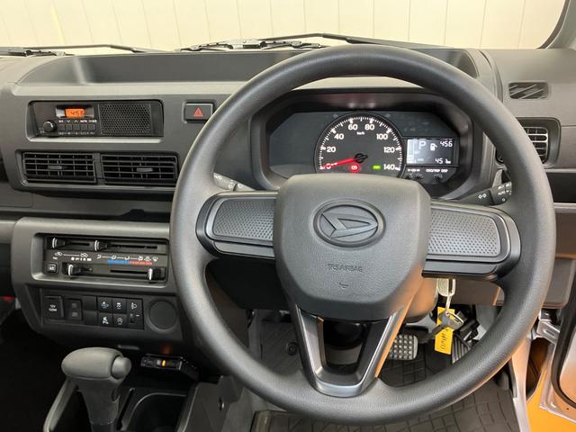 ハイゼットトラックスタンダード４ＷＤ　サポカーＳワイド適合　三方開　ゴムマット　ラジオ　エアコン　光軸調整ダイヤル　コーナーセンサー　アイドリングストップ　横滑り防止機能　誤発進抑制機能　アクセサリーソケット　ＥＴＣ（神奈川県）の中古車