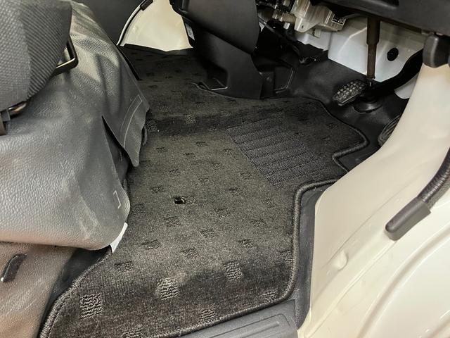 ハイゼットカーゴデラックスＳＡIIIスマアシ　ドラレコ　両側スライドドア　ラジオ　エアコン　アイドリングストップ　オートハイビーム　横滑り防止機能　誤発進抑制機能　光軸調整ダイヤル　ＥＴＣ　電動格納ミラー　キーレス（神奈川県）の中古車