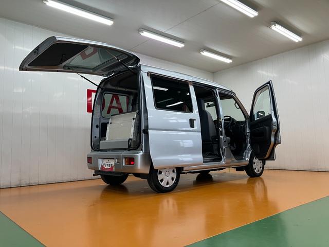ハイゼットカーゴスローパー　４ＷＤ　電動ウインチ　車椅子乗車福祉車両　４ＷＤ　車椅子乗車　ドラレコ　電動ウインチ　車椅子固定ベルト　ラジオ　エアコン　リヤファン　電動格納ミラー　パワーウインドウ　キーレス（神奈川県）の中古車