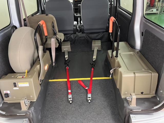 ハイゼットカーゴスローパー　４ＷＤ　電動ウインチ　車椅子乗車福祉車両　４ＷＤ　車椅子乗車　ドラレコ　電動ウインチ　車椅子固定ベルト　ラジオ　エアコン　リヤファン　電動格納ミラー　パワーウインドウ　キーレス（神奈川県）の中古車