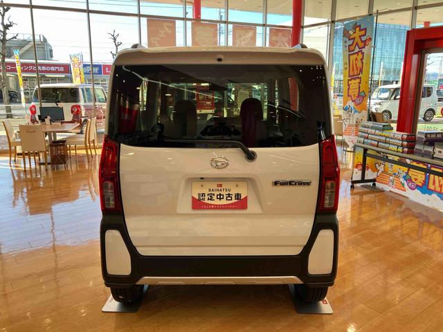 タントファンクロスターボ　パノラマモニター標準装備！！保証　新車保証・まごころ保証　１年間・走行距離無制限付き・　走行距離１０ｋｍ　オーディオレス　パノラマモニター　両側電動スライドドア　１５インチアルミホイール　電動パーキング　オートハイビーム（東京都）の中古車