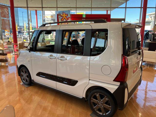 タントファンクロスターボ　パノラマモニター標準装備！！保証　新車保証・まごころ保証　１年間・走行距離無制限付き・　走行距離１０ｋｍ　オーディオレス　パノラマモニター　両側電動スライドドア　１５インチアルミホイール　電動パーキング　オートハイビーム（東京都）の中古車