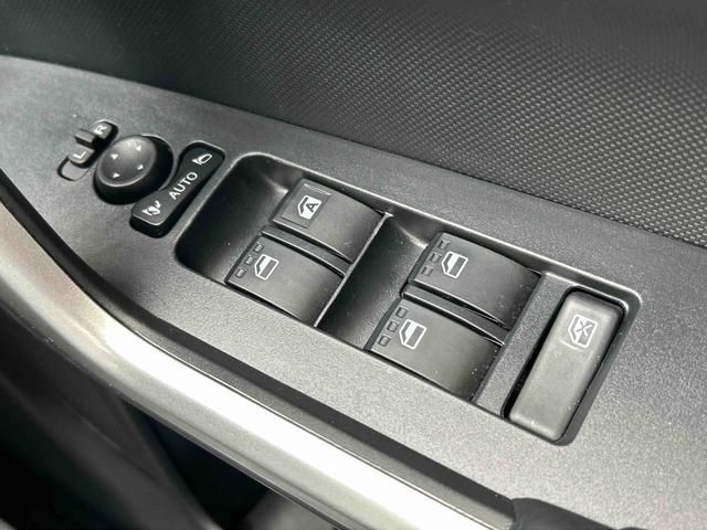 ロッキープレミアム　純正ナビ　ＥＴＣ車載器　クルーズコントロール保証１年間距離無制限付き　ＵＳＢ電源ソケット　ＥＴＣ　パノラマモニター　純正ナビゲーション　キーフリーシステム　アルミホイール　Ｂｌｕｅｔｏｏｔｈ接続　オートライト　ラゲージアンダートランク（東京都）の中古車