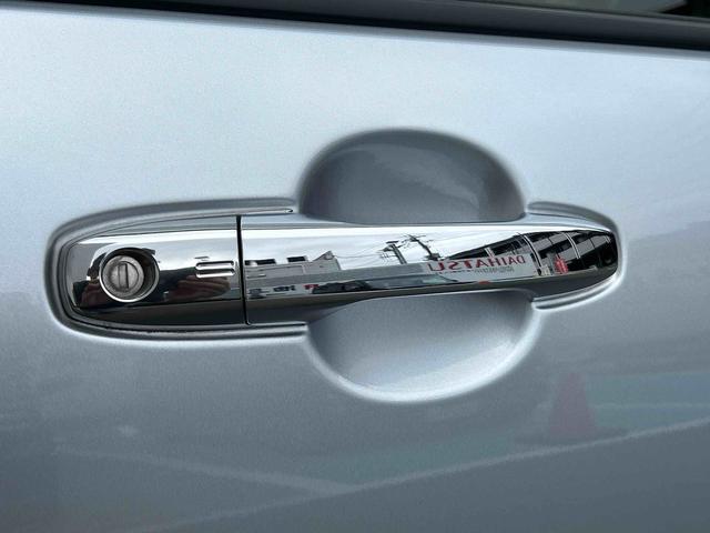 ロッキープレミアム　純正ナビ　ＥＴＣ車載器　クルーズコントロール保証１年間距離無制限付き　ＵＳＢ電源ソケット　ＥＴＣ　パノラマモニター　純正ナビゲーション　キーフリーシステム　アルミホイール　Ｂｌｕｅｔｏｏｔｈ接続　オートライト　ラゲージアンダートランク（東京都）の中古車