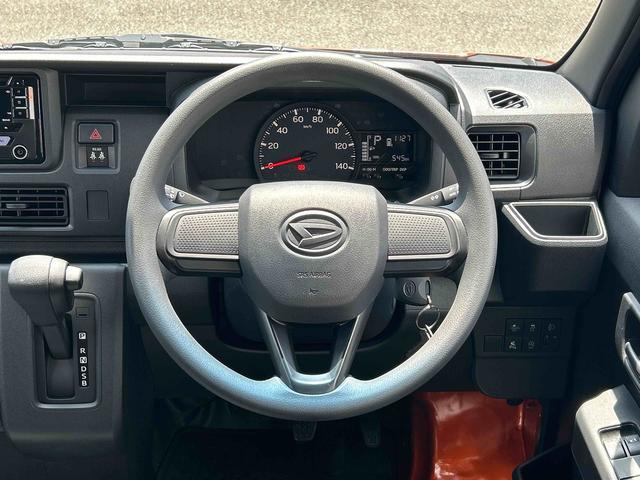 ハイゼットカーゴデラックス　リヤベンチシート　キーレスエントリー保証　新車保証・まごころ保証　１年間・走行距離無制限付き　キーレスエントリー　リヤベンチシート　前席パワーウインドウ　コーナーセンサー　エアコン（東京都）の中古車