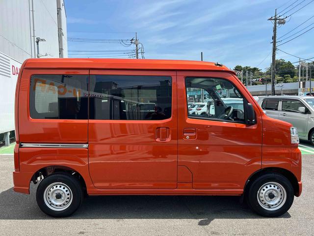 ハイゼットカーゴデラックス　リヤベンチシート　キーレスエントリー保証　新車保証・まごころ保証　１年間・走行距離無制限付き　キーレスエントリー　リヤベンチシート　前席パワーウインドウ　コーナーセンサー　エアコン（東京都）の中古車