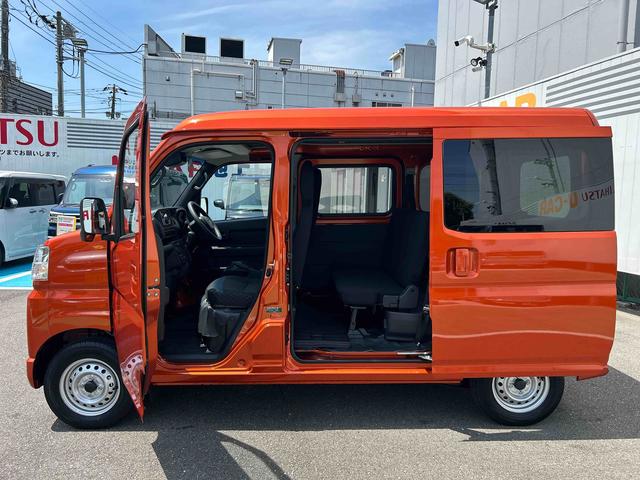 ハイゼットカーゴデラックス　リヤベンチシート　キーレスエントリー保証　新車保証・まごころ保証　１年間・走行距離無制限付き　キーレスエントリー　リヤベンチシート　前席パワーウインドウ　コーナーセンサー　エアコン（東京都）の中古車
