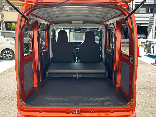 ハイゼットカーゴデラックス　リヤベンチシート　キーレスエントリー保証　新車保証・まごころ保証　１年間・走行距離無制限付き　キーレスエントリー　リヤベンチシート　前席パワーウインドウ　コーナーセンサー　エアコン（東京都）の中古車