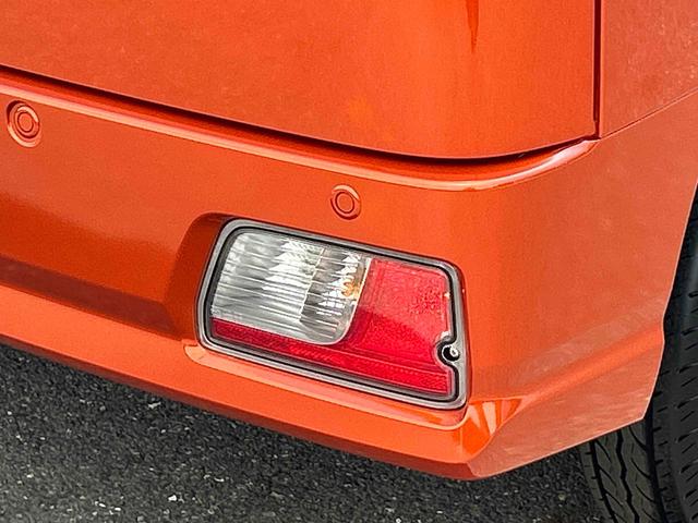 ハイゼットカーゴデラックス　リヤベンチシート　キーレスエントリー保証　新車保証・まごころ保証　１年間・走行距離無制限付き　キーレスエントリー　リヤベンチシート　前席パワーウインドウ　コーナーセンサー　エアコン（東京都）の中古車