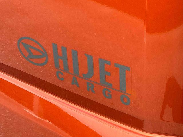 ハイゼットカーゴデラックス　リヤベンチシート　キーレスエントリー保証　新車保証・まごころ保証　１年間・走行距離無制限付き　キーレスエントリー　リヤベンチシート　前席パワーウインドウ　コーナーセンサー　エアコン（東京都）の中古車