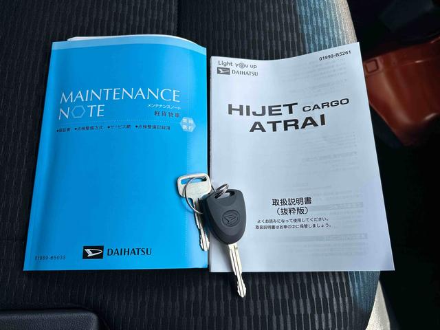 ハイゼットカーゴデラックス　リヤベンチシート　キーレスエントリー保証　新車保証・まごころ保証　１年間・走行距離無制限付き　キーレスエントリー　リヤベンチシート　前席パワーウインドウ　コーナーセンサー　エアコン（東京都）の中古車