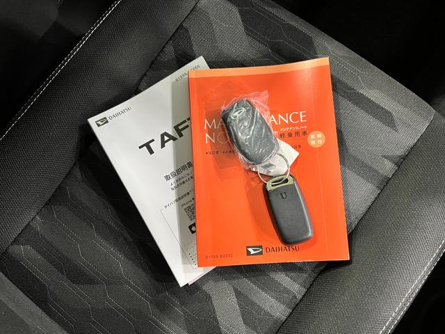 タフトG ダーククロムベンチャー 走行2360キロ/シートヒータ1年保証距離無制限 走行距離2360キロ 純正マット サイドエアバッグ LEDヘッドランプ アイドリングストップ シートヒーター オート格納式ドアミラー 電動パーキングブレーキ キーフリー(埼玉県)の中古車