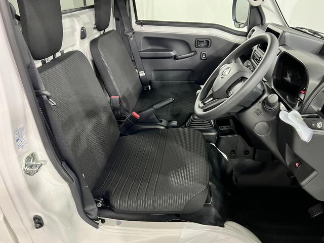 ハイゼットトラック 中古車 ＥＸＴ　４ＷＤ／ＭＴ車／走行６キロ／荷台作業灯／オートライト１年保証距離無制限　走行距離６キロ　助手席エアバック　クリアランスソナー　オートマチックハイビーム　オートライト　アイドリングストップ　荷台作業灯