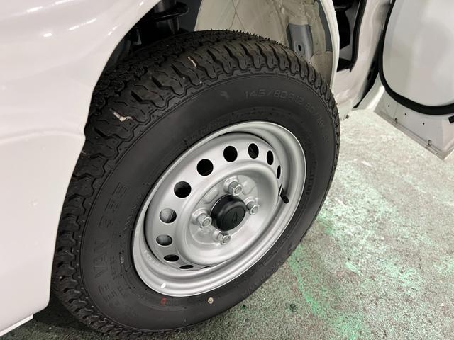 ハイゼットトラックEXT 4WD/MT車/走行6キロ/荷台作業灯/オートライト1年保証距離無制限 走行距離6キロ 助手席エアバック クリアランスソナー オートマチックハイビーム オートライト アイドリングストップ 荷台作業灯(埼玉県)の中古車
