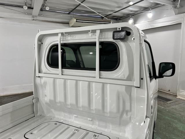 ハイゼットトラックEXT 4WD/MT車/走行6キロ/荷台作業灯/オートライト1年保証距離無制限 走行距離6キロ 助手席エアバック クリアランスソナー オートマチックハイビーム オートライト アイドリングストップ 荷台作業灯(埼玉県)の中古車