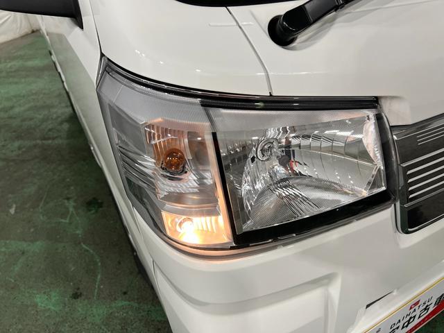 ハイゼットトラックEXT 4WD/MT車/走行6キロ/荷台作業灯/オートライト1年保証距離無制限 走行距離6キロ 助手席エアバック クリアランスソナー オートマチックハイビーム オートライト アイドリングストップ 荷台作業灯(埼玉県)の中古車
