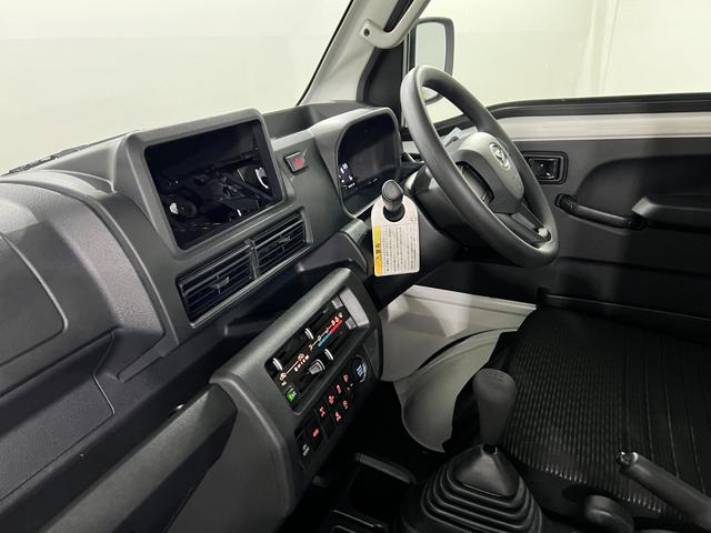 ハイゼットトラックEXT 4WD/MT車/走行6キロ/荷台作業灯/オートライト1年保証距離無制限 走行距離6キロ 助手席エアバック クリアランスソナー オートマチックハイビーム オートライト アイドリングストップ 荷台作業灯(埼玉県)の中古車