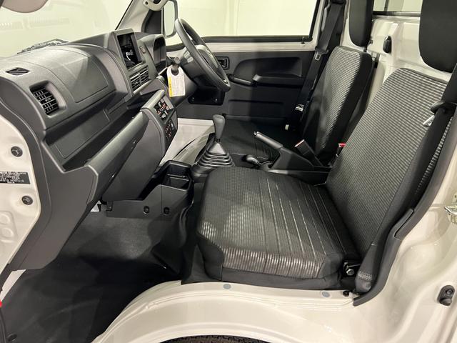 ハイゼットトラックEXT 4WD/MT車/走行6キロ/荷台作業灯/オートライト1年保証距離無制限 走行距離6キロ 助手席エアバック クリアランスソナー オートマチックハイビーム オートライト アイドリングストップ 荷台作業灯(埼玉県)の中古車