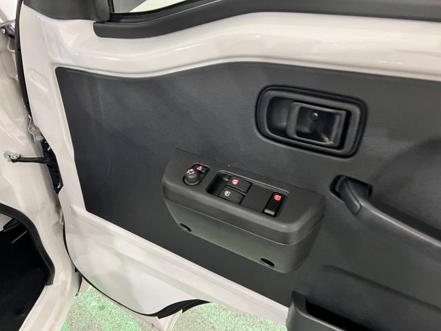 ハイゼットトラックEXT 4WD/MT車/走行6キロ/荷台作業灯/オートライト1年保証距離無制限 走行距離6キロ 助手席エアバック クリアランスソナー オートマチックハイビーム オートライト アイドリングストップ 荷台作業灯(埼玉県)の中古車