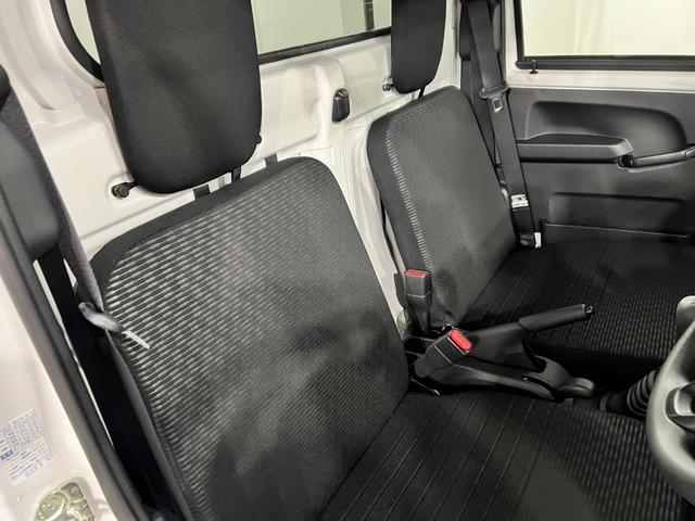 ハイゼットトラックEXT 4WD/MT車/走行6キロ/荷台作業灯/オートライト1年保証距離無制限 走行距離6キロ 助手席エアバック クリアランスソナー オートマチックハイビーム オートライト アイドリングストップ 荷台作業灯(埼玉県)の中古車