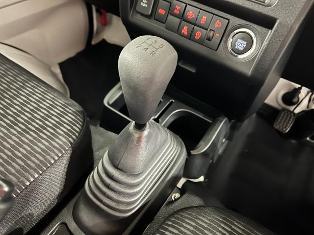 ハイゼットトラックEXT 4WD/MT車/走行6キロ/荷台作業灯/オートライト1年保証距離無制限 走行距離6キロ 助手席エアバック クリアランスソナー オートマチックハイビーム オートライト アイドリングストップ 荷台作業灯(埼玉県)の中古車