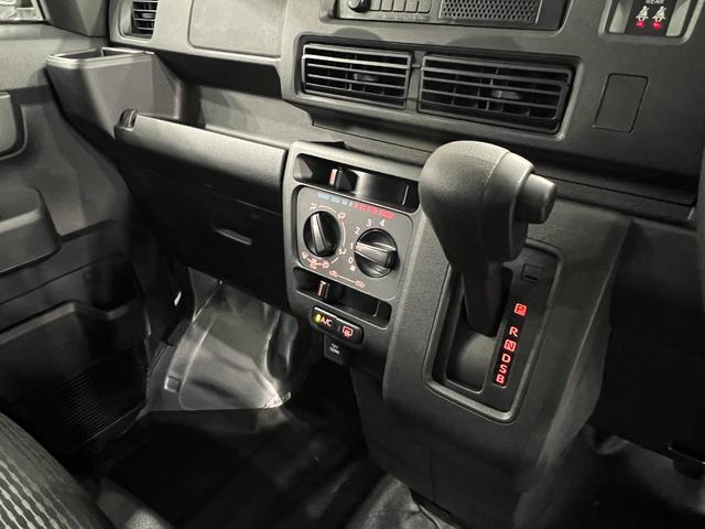 ハイゼットカーゴＤＸ　走行８キロ／登録済未使用車一年保証・走行距離無制限　助手席エアバック　オートライト　オートマチックハイビーム　クリアランスソナー　アイドリングストップ（東京都）の中古車