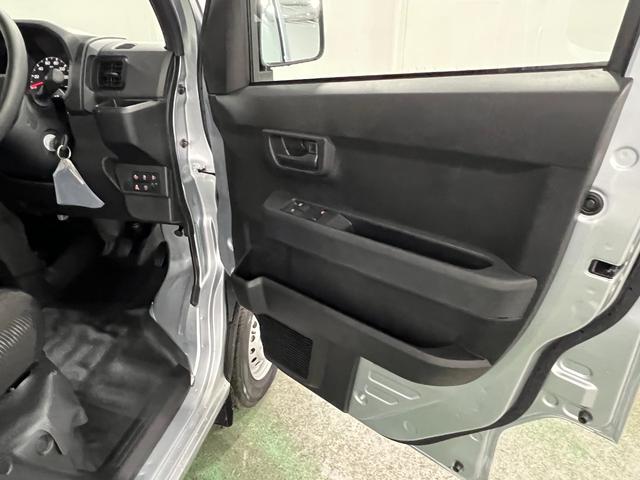ハイゼットカーゴＤＸ　走行８キロ／登録済未使用車一年保証・走行距離無制限　助手席エアバック　オートライト　オートマチックハイビーム　クリアランスソナー　アイドリングストップ（東京都）の中古車