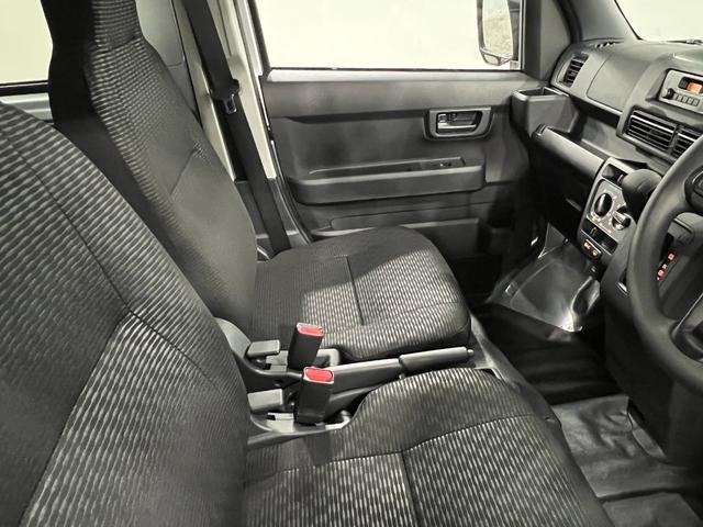 ハイゼットカーゴＤＸ　走行８キロ／登録済未使用車一年保証・走行距離無制限　助手席エアバック　オートライト　オートマチックハイビーム　クリアランスソナー　アイドリングストップ（東京都）の中古車