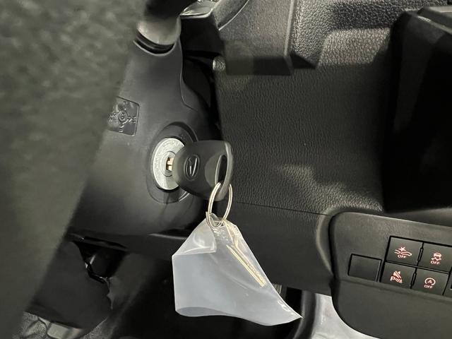 ハイゼットカーゴＤＸ　走行８キロ／登録済未使用車一年保証・走行距離無制限　助手席エアバック　オートライト　オートマチックハイビーム　クリアランスソナー　アイドリングストップ（東京都）の中古車